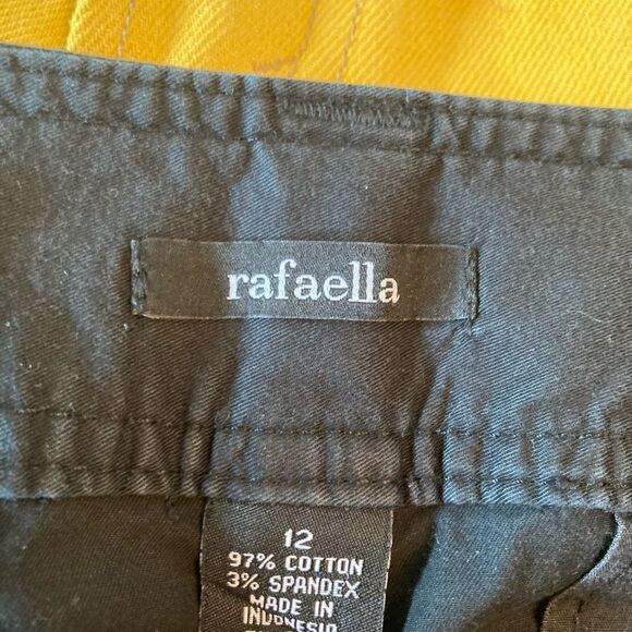 Rafaella Cargo Capris with side and back pockets w/ metal buttons - Picture 5 of 7